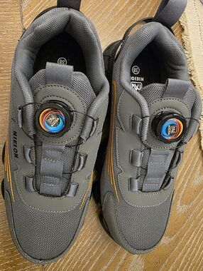 NIEION Steel Toed Shoes With Knob Closure Size 38